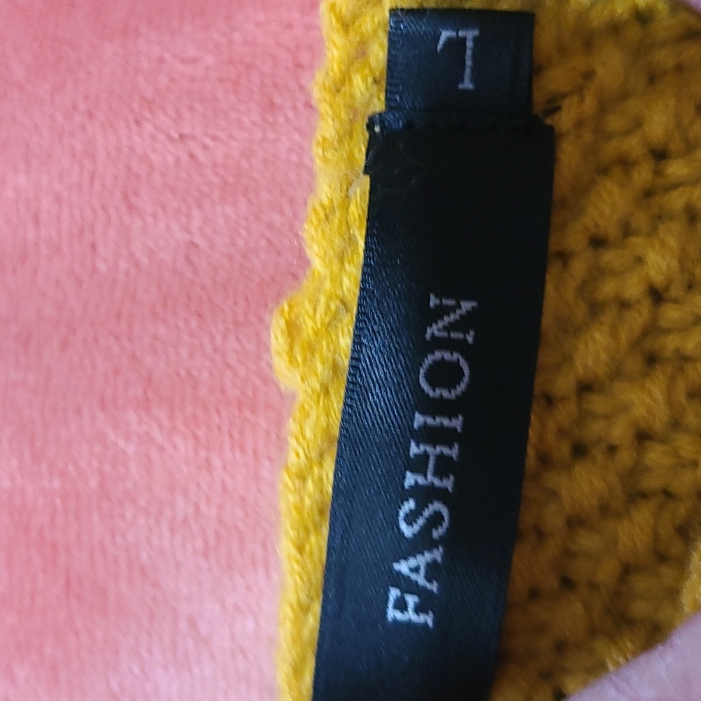 Sweater. - Picture 8 of 10